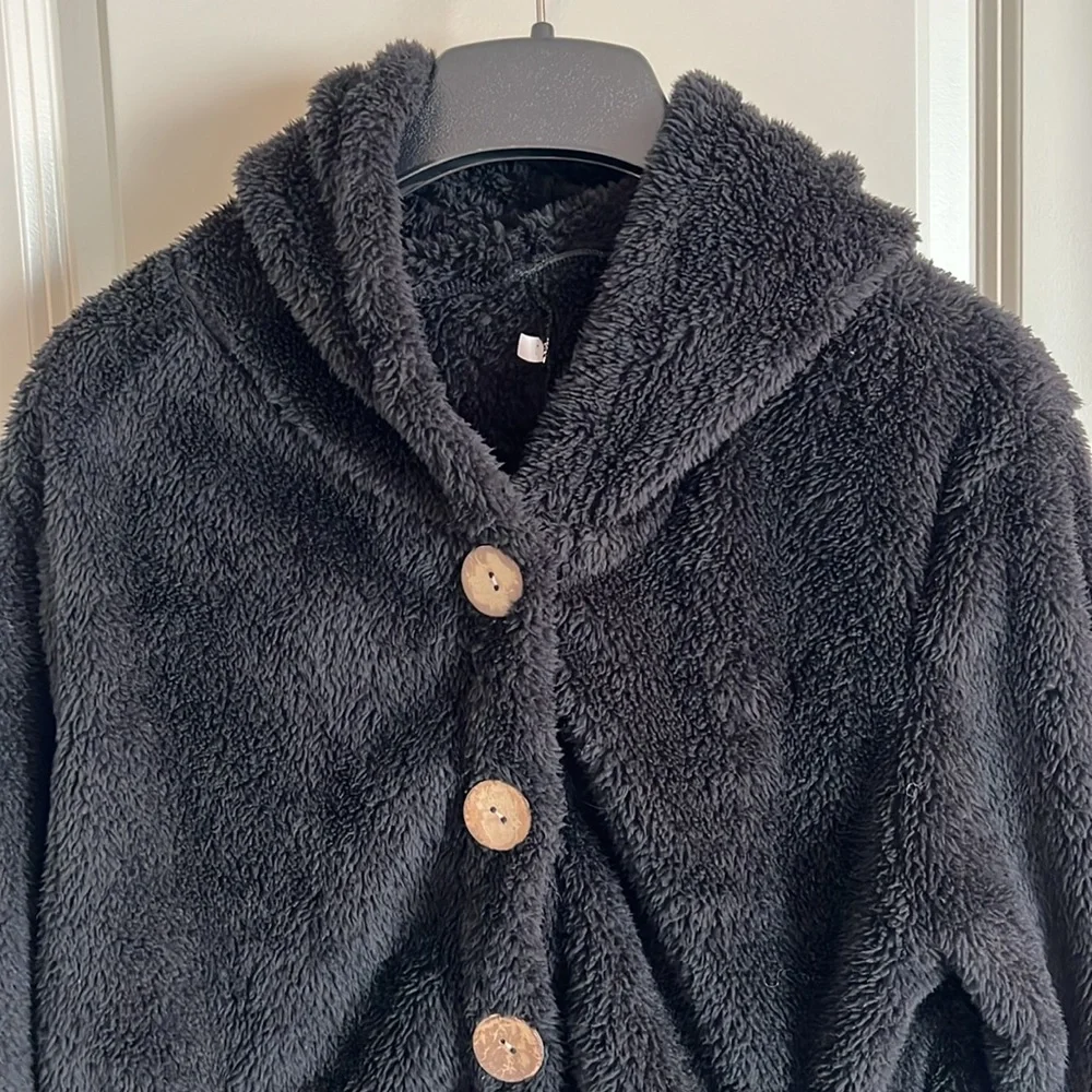 NWOT Lightweight hooded fleece with buttons